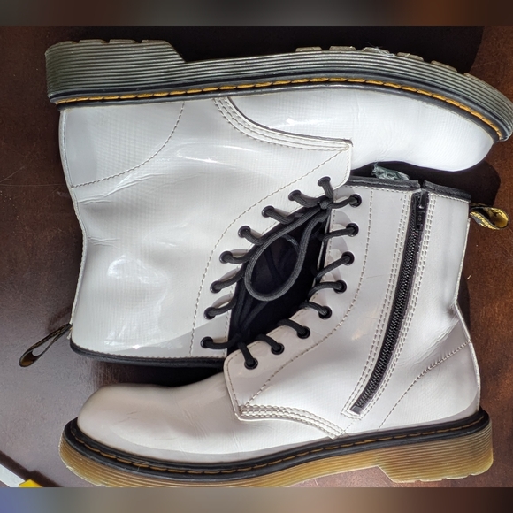 Dr. Martens 1460 Y White Lace Up Boots With Zipper. Size 7 Women, 6 Men. - Picture 2 of 12